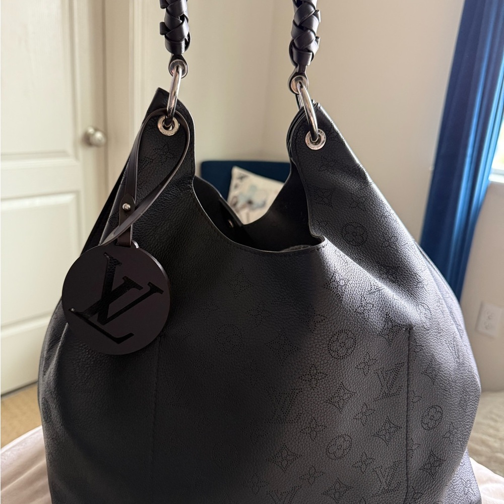 Louis Vuitton Black Hobo Bag with Elegant Design